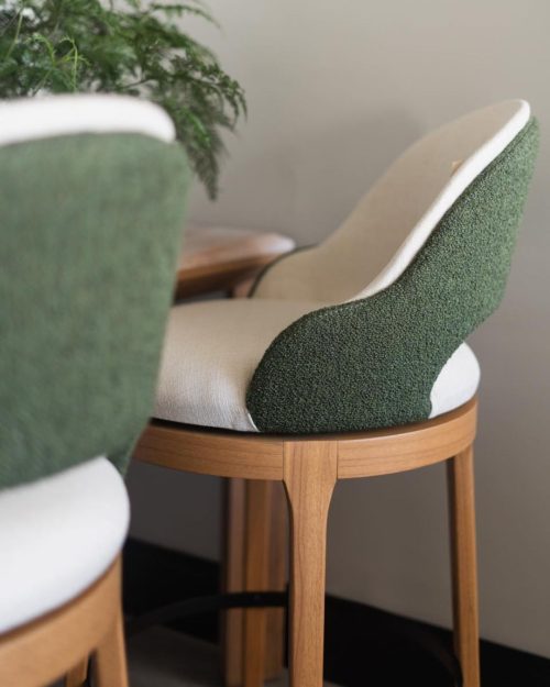 BANQUETA YVES GIRATORIA RESPALDO ALTO TAPIZADO