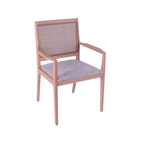 Silla de comedor Lapa II con brazos Sierra Muebles Chile en madera maciza Champagne con respaldo en malla y espuma D26 58 x 55 x 91 cm