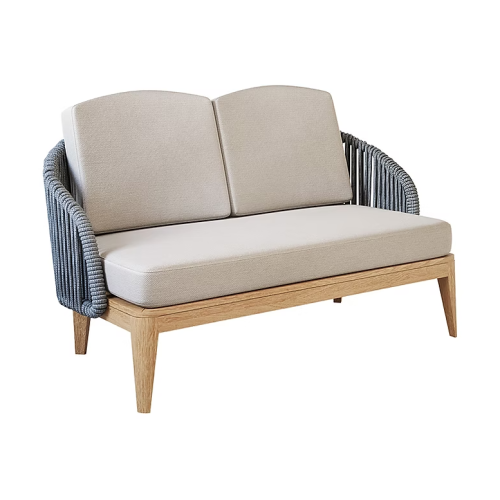 Sofá Angie II Sierra Muebles Chile – sofá con base Golden Teka y respaldo en cuerda para interior y exterior.