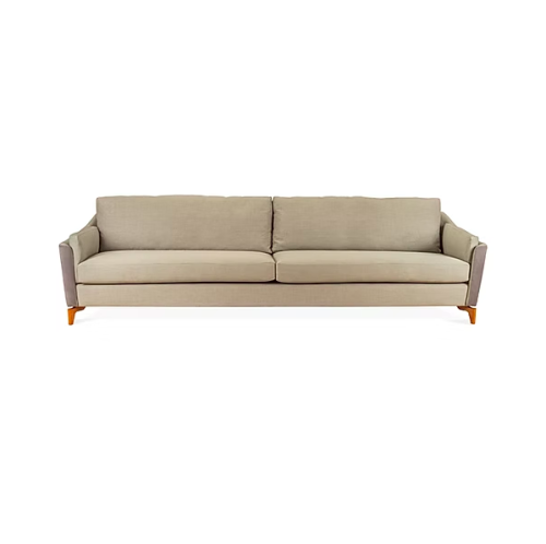 Sofá Léo 4 lugares en madera Grandis y almohadas sueltas – Sierra Muebles