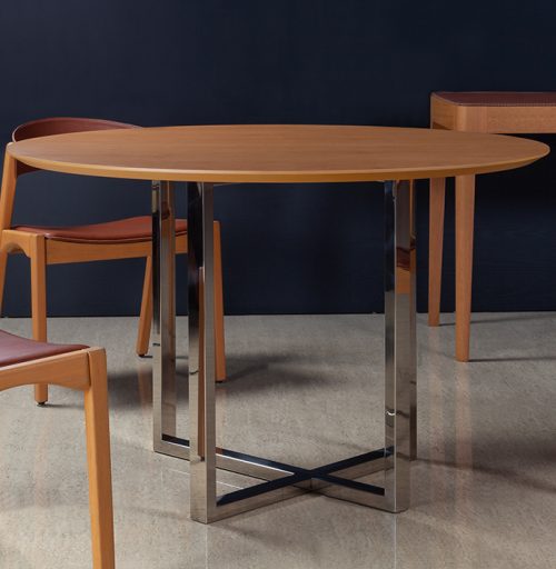 Mesa de Comedor Cora cubierta de Madera